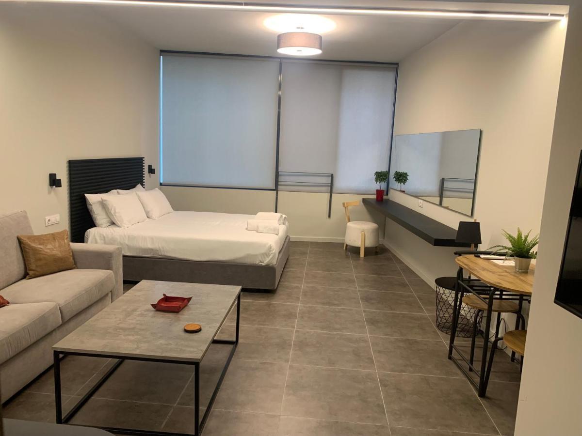 Apartment M17 & In The Heart Of *