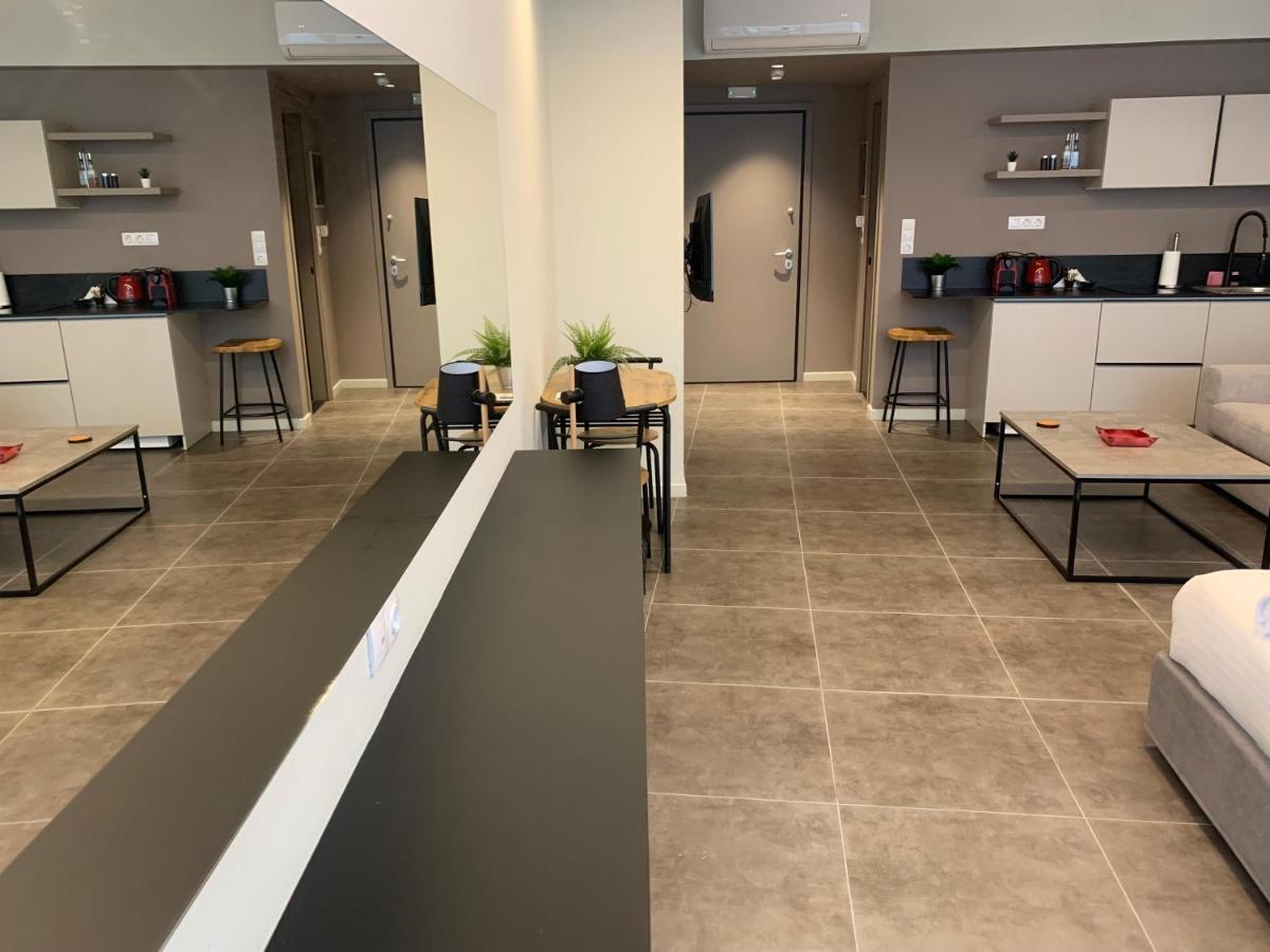 Apartment M17 & In The Heart Of *