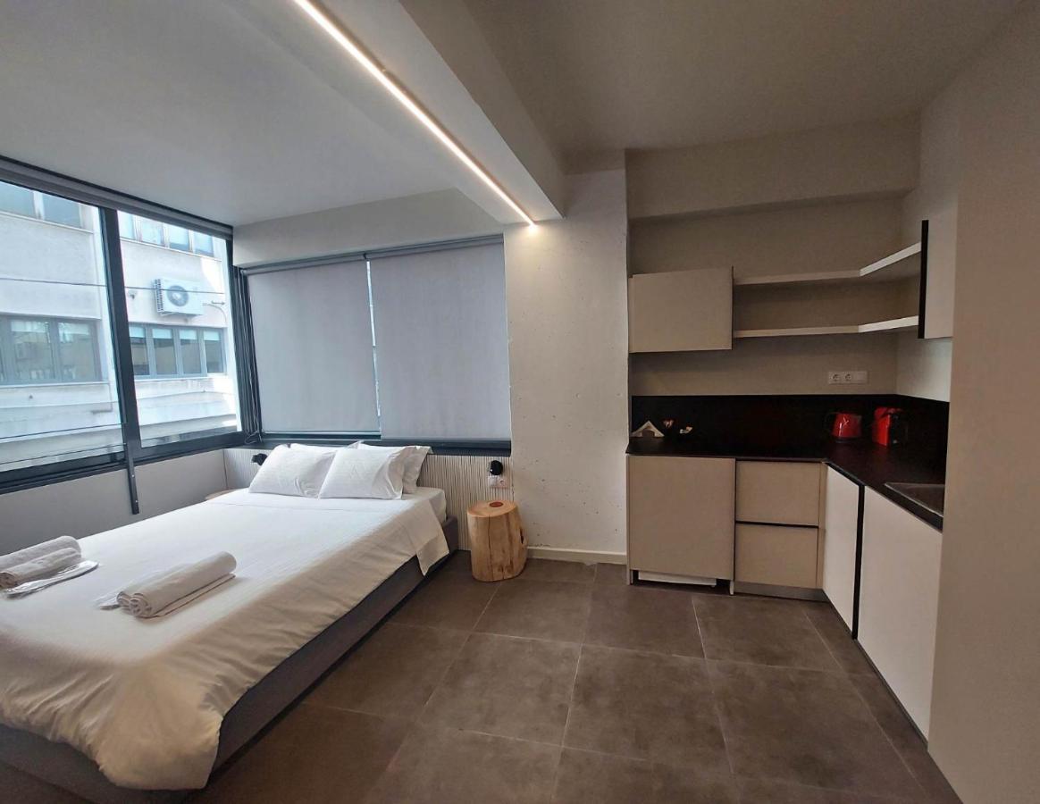 Apartment M17 & In The Heart Of *